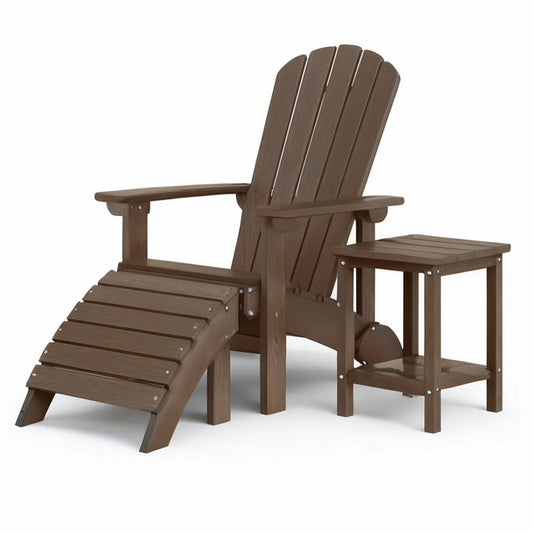 3-teiliges Adirondack-Set aus braunem HDPE mit Fusshocker und Beistelltisch, 79 x 83 x 92 cm